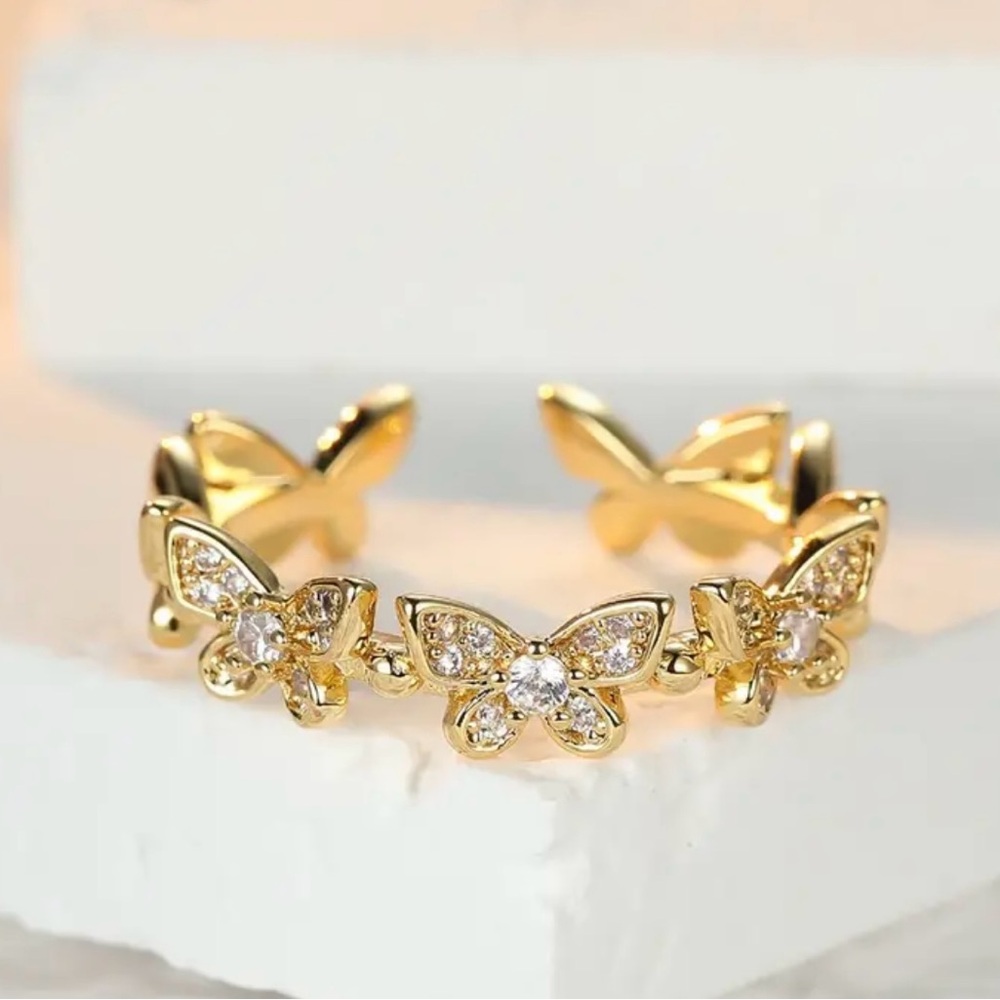 18k Gold Plated Butterfly Rings Shiny Cubic zirconia
Adjustable Finger Ring